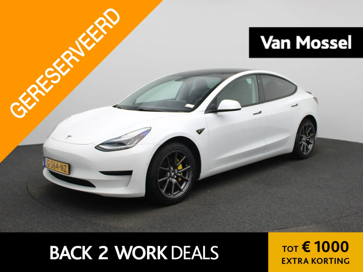 Standard RWD Plus 60 kWh | Panoramadak | Stoelverwarming | Climate Control | LED |
