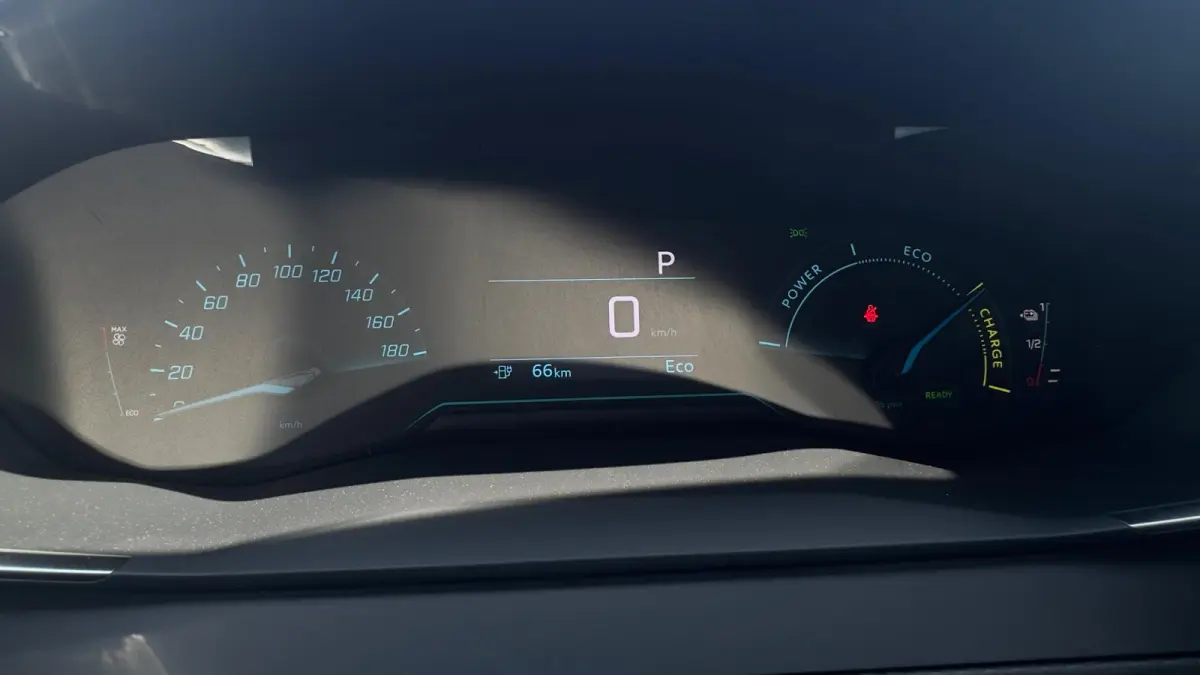 EV Business 50 kWh | Apple Carplay / Android Auto | Camera achter | Parkeer sensoren voor + achter |