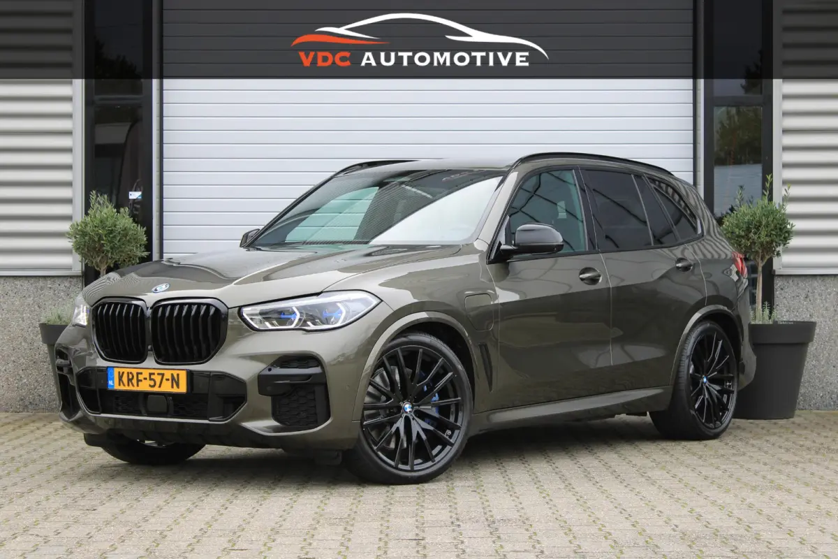 xDrive45e m Sport Manhattan | Trekhaak | Laser | Comfort Access | 22 " Zwart | HeadUp | DealerOnderhouden | BTW | Onderhoudscontract | 93% Accucapaciteit SOH