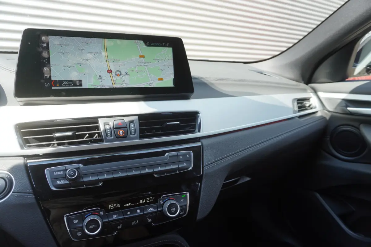 xDrive25e High Executive | SoH 99% | M Sportpakket | Stuurwielrand verwarmd | BMW Head-Up Display | HiFi System | Achteruitrijcamera |