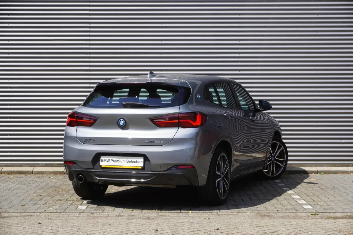 xDrive25e High Executive | M Sportpakket | Stuurwielrand verwarmd | BMW Head-Up Display | HiFi System | Achteruitrijcamera |