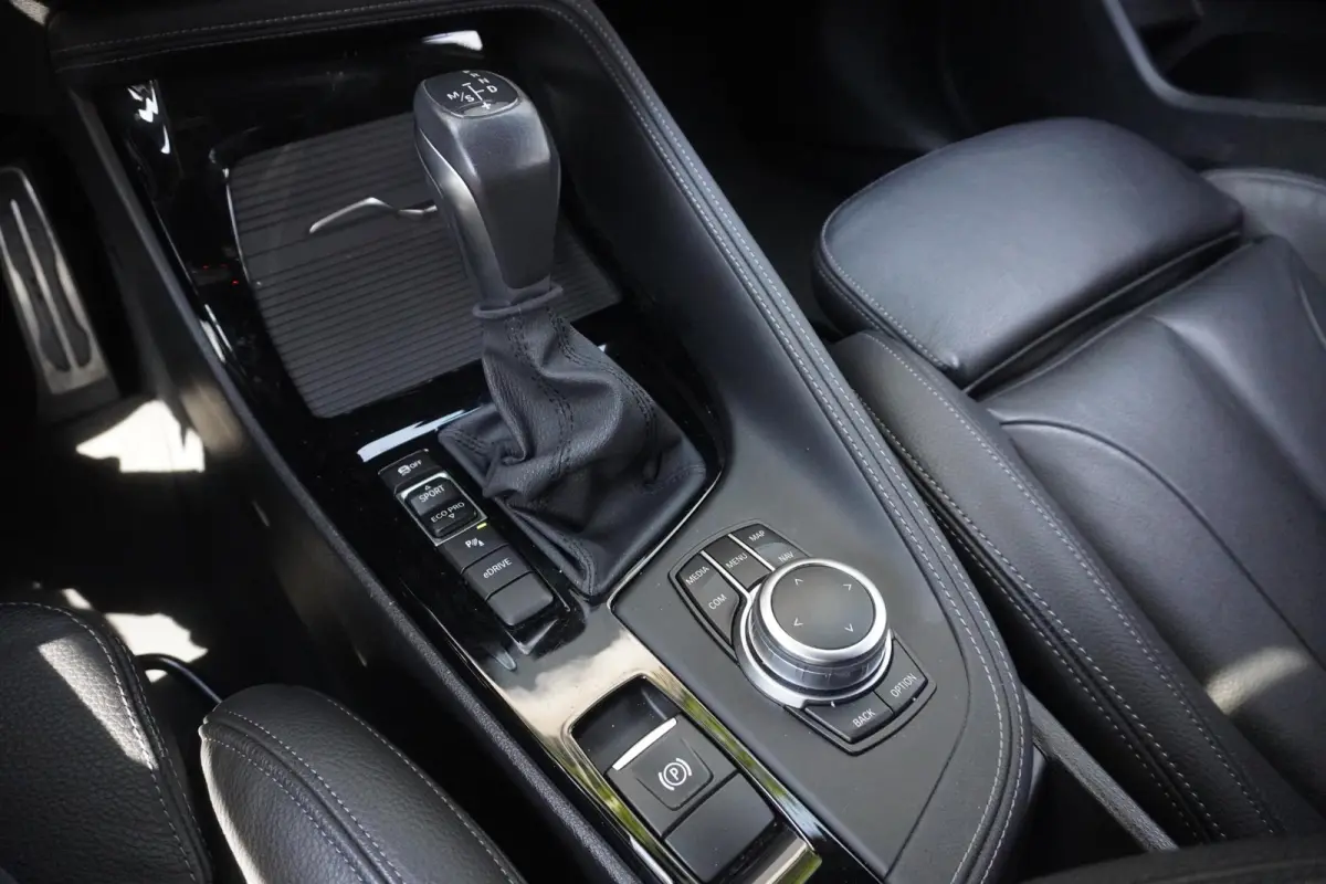 xDrive25e High Executive | SoH 99% | M Sportpakket | Stuurwielrand verwarmd | BMW Head-Up Display | HiFi System | Achteruitrijcamera |