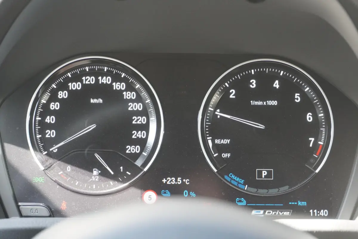 xDrive25e High Executive | SoH 99% | M Sportpakket | Stuurwielrand verwarmd | BMW Head-Up Display | HiFi System | Achteruitrijcamera |
