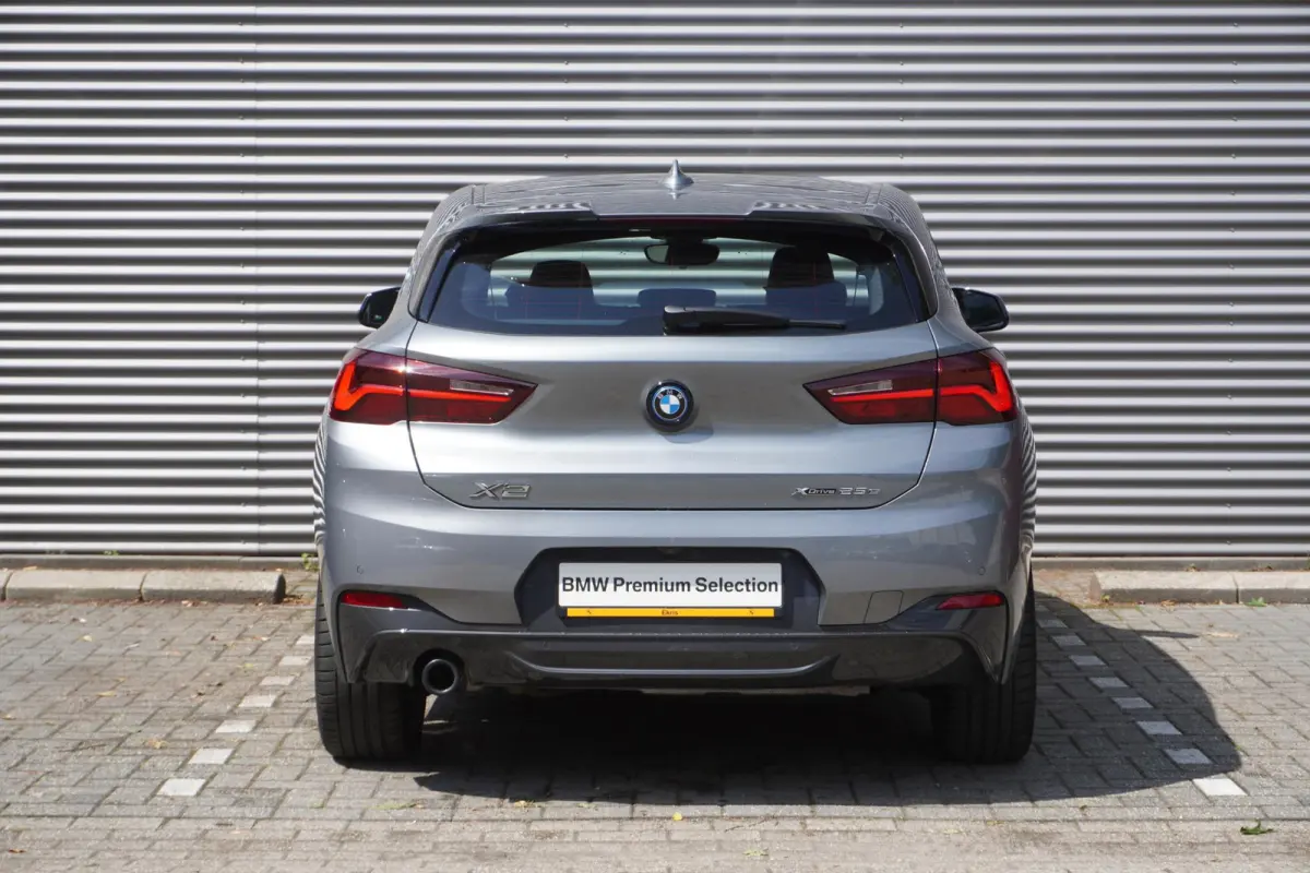 xDrive25e High Executive | M Sportpakket | Stuurwielrand verwarmd | BMW Head-Up Display | HiFi System | Achteruitrijcamera |