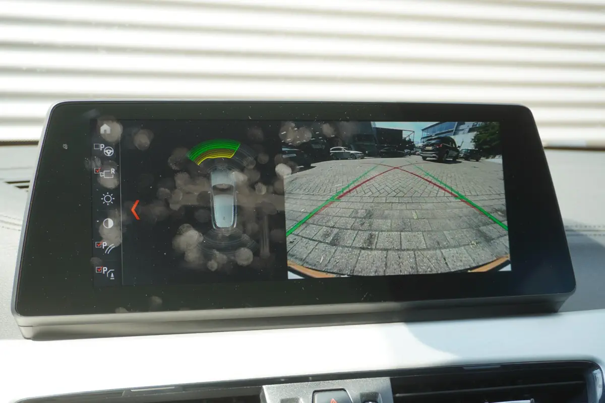 xDrive25e High Executive | SoH 99% | M Sportpakket | Stuurwielrand verwarmd | BMW Head-Up Display | HiFi System | Achteruitrijcamera |