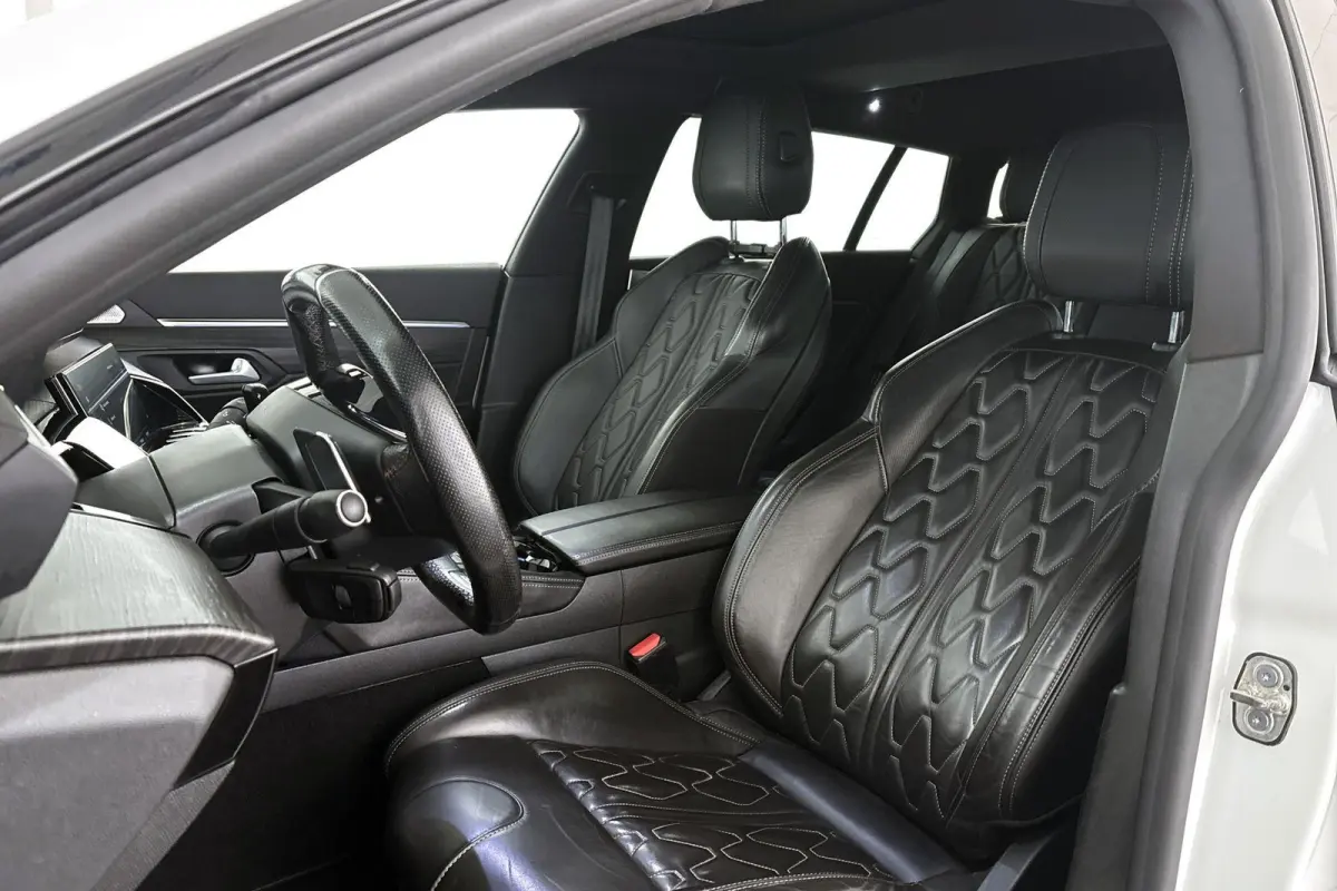 1.6 HYbrid GT Line SOH 91.5% Panoramadak Nappa Leder Stoelverwarming FOCAL