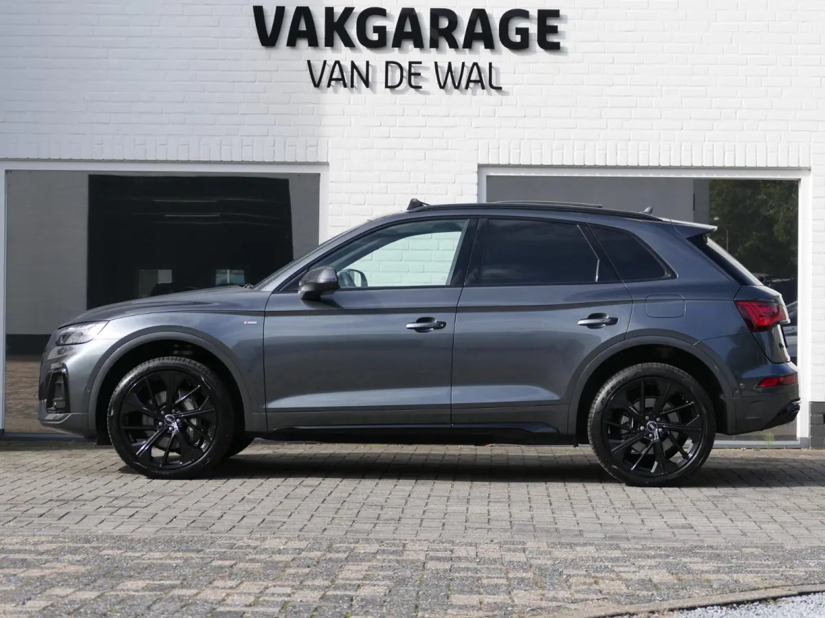 50 TFSI e S-line Competition | Black optic | Panoramadak | 360°-camera | Memory | Sportstuur | Matrix LED | Dodehoek detectie | Keyless | Draadloze telefoonlader | Apple-/Android Carplay