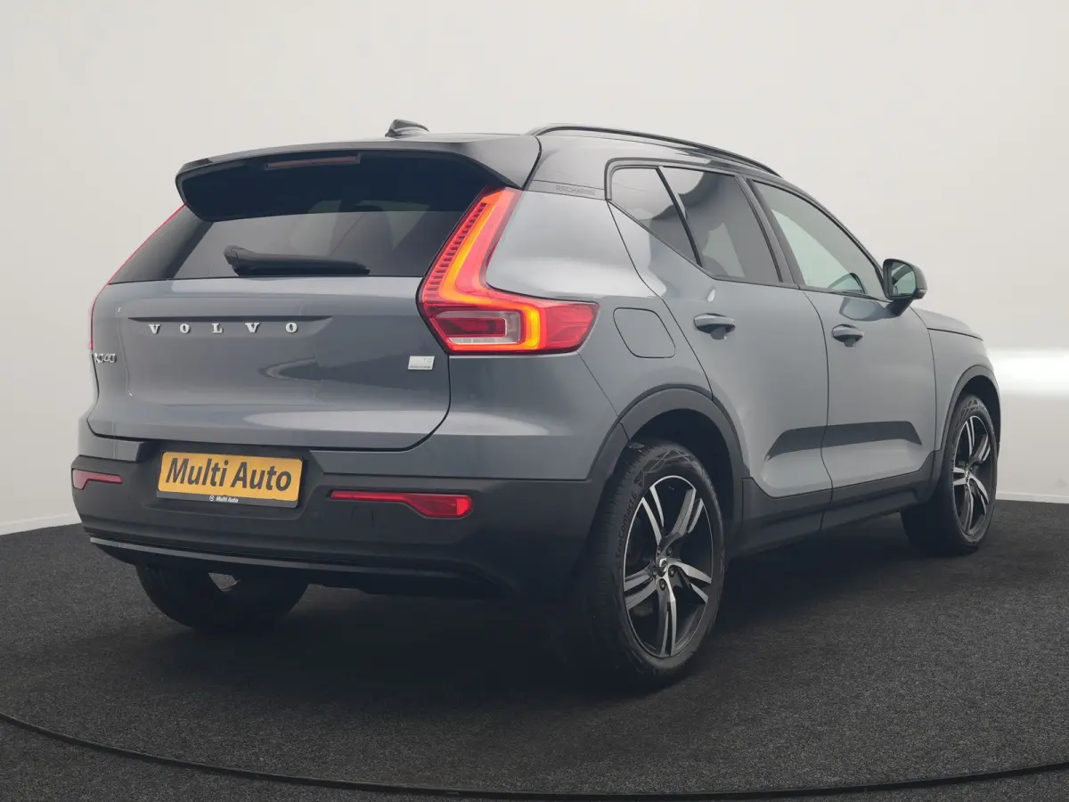 T5 R-Design PHEV 262pk Dealer O.H | SOH 89,8% | Trekhaak Af Fabriek | Adaptive Cruise | Camera | Sportstoelen Memory & Verwarmd | Keyless | BLIS | Apple Carplay | Stuurverwarming | Pilot Ass
