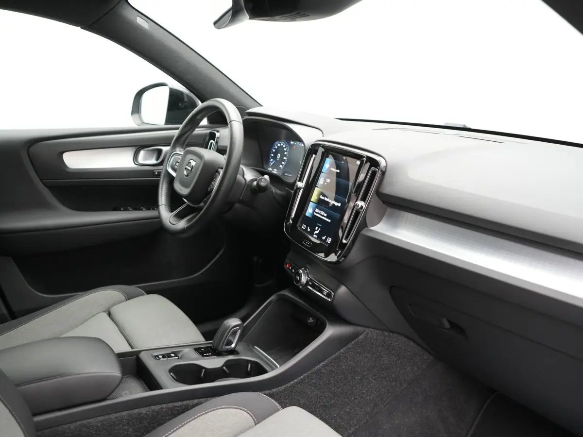 T5 R-Design PHEV 262pk Dealer O.H | SOH 89,8% | Trekhaak Af Fabriek | Adaptive Cruise | Camera | Sportstoelen Memory & Verwarmd | Keyless | BLIS | Apple Carplay | Stuurverwarming | Pilot Ass