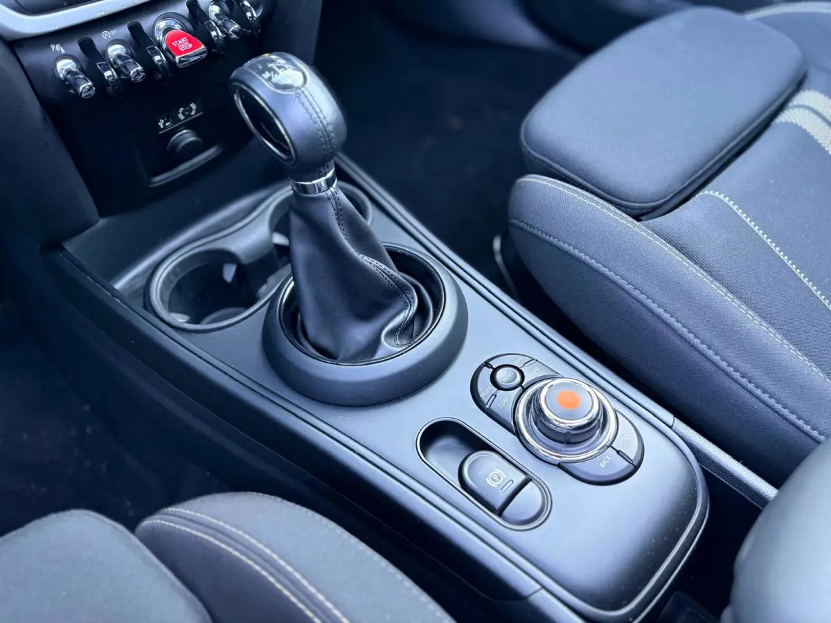 Mini 2.0 Cooper S LAGE KM! | 192PK | PANO | NL-Auto | Perf onderH | Carplay | ParkSens | Cruise