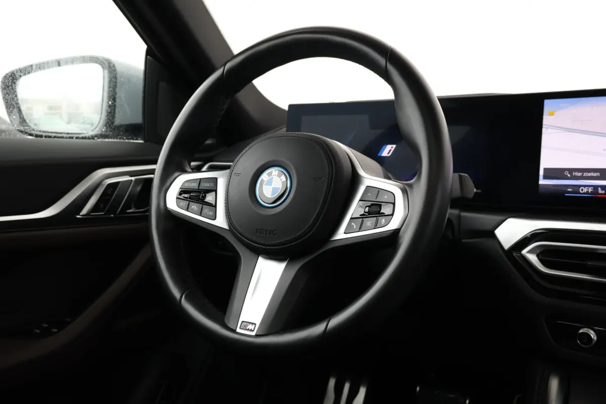 eDrive35 High Executive 70 kWh | SoH 99% | M-Sport Pakket | Achteruitrijcamera | Schuif/Kantel Dak | Harman Kardon | Active cruise | Trekhaak |
