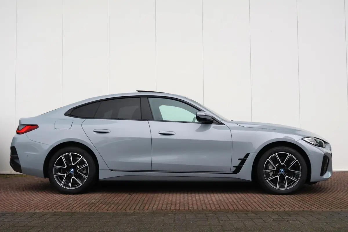 eDrive35 High Executive 70 kWh | SoH 99% | M-Sport Pakket | Achteruitrijcamera | Schuif/Kantel Dak | Harman Kardon | Active cruise | Trekhaak |
