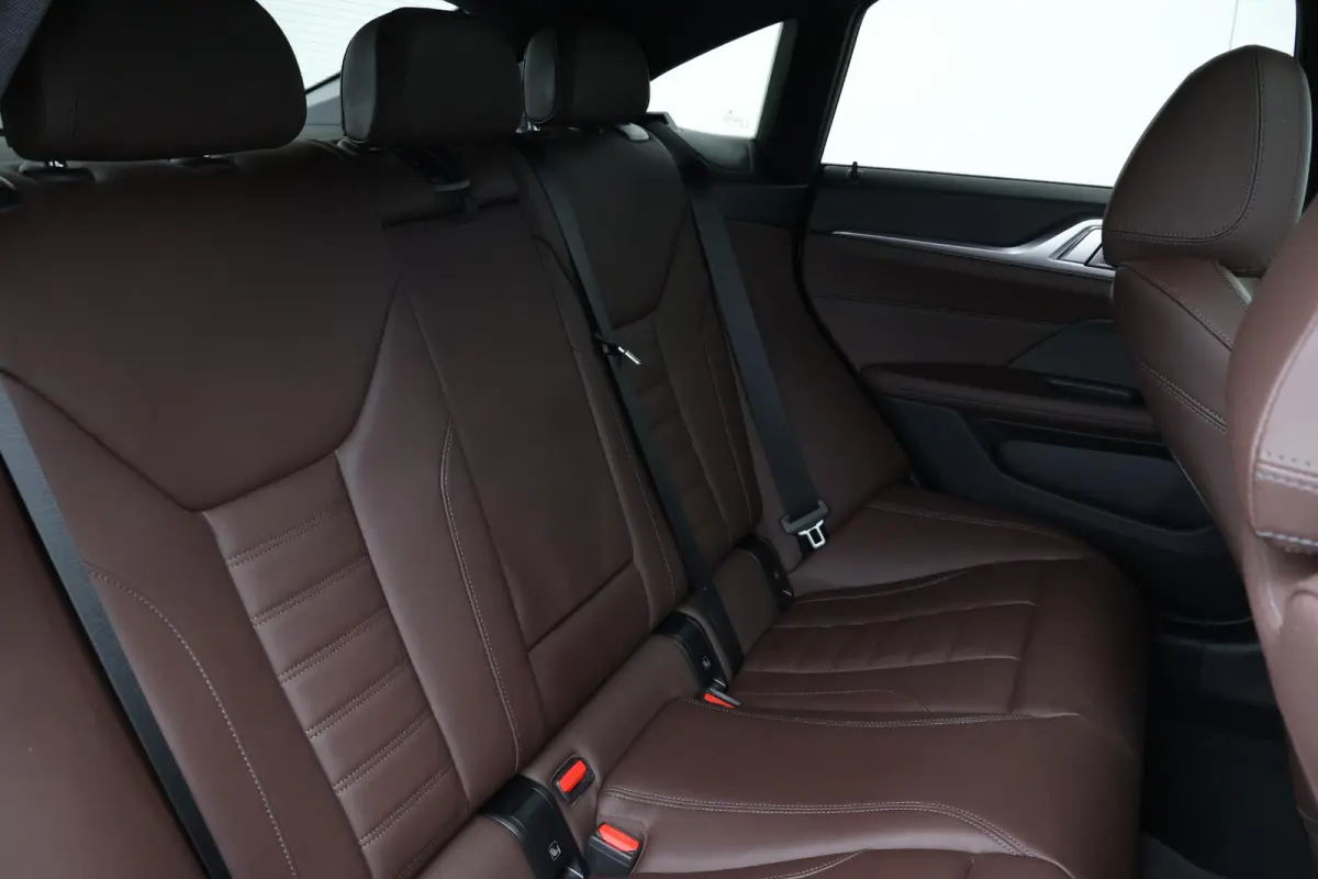 eDrive35 High Executive 70 kWh | SoH 99% | M-Sport Pakket | Achteruitrijcamera | Schuif/Kantel Dak | Harman Kardon | Active cruise | Trekhaak |