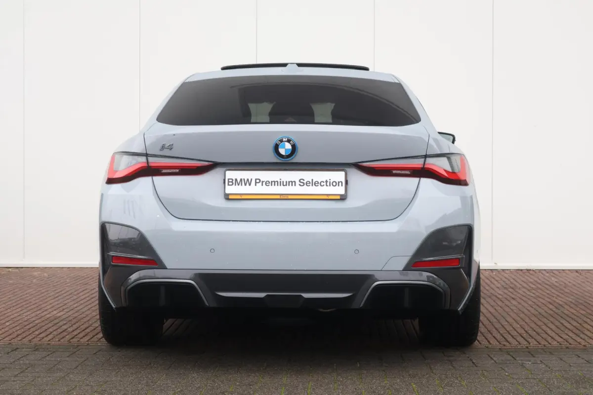 eDrive35 High Executive 70 kWh | SoH 99% | M-Sport Pakket | Achteruitrijcamera | Schuif/Kantel Dak | Harman Kardon | Active cruise | Trekhaak |
