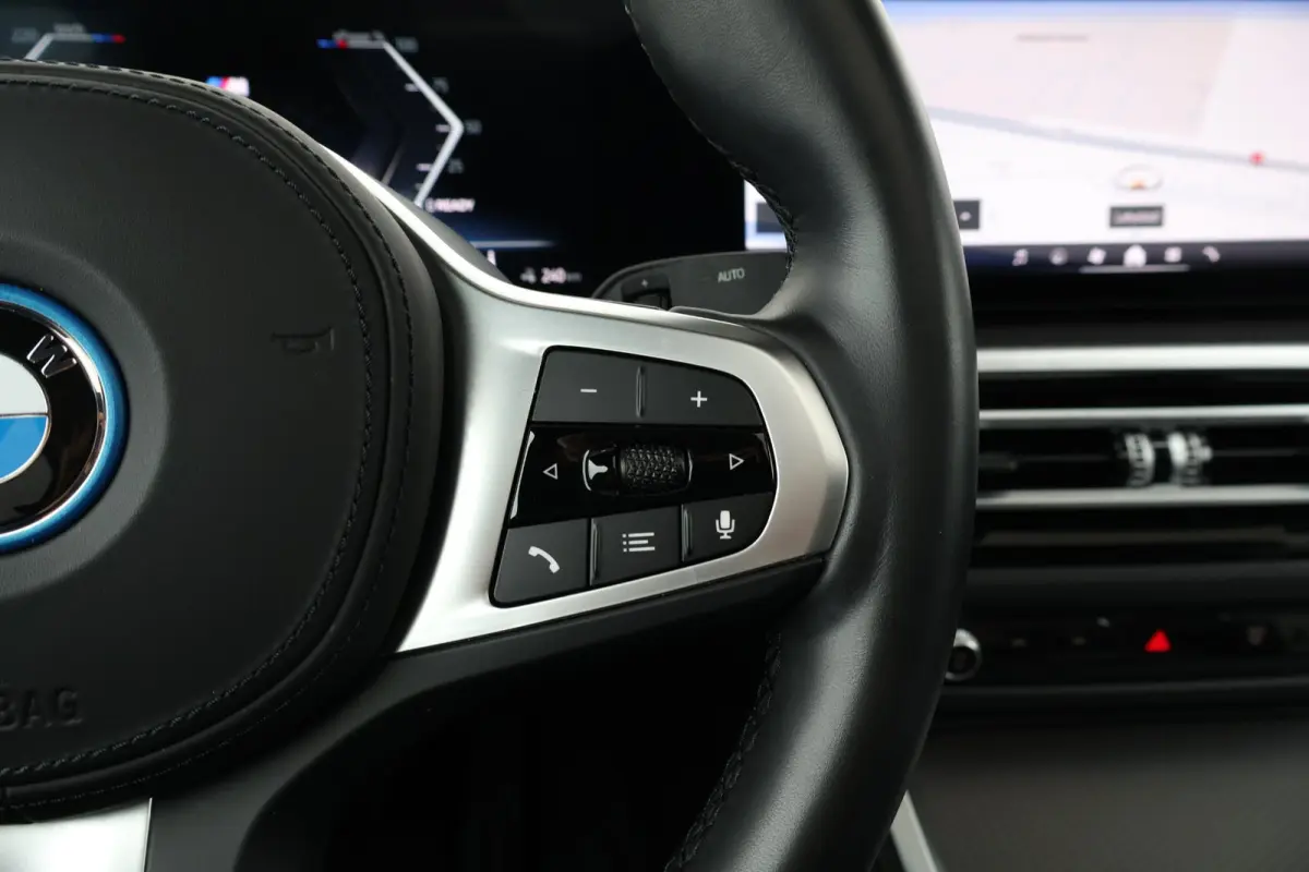 eDrive35 High Executive 70 kWh | SoH 99% | M-Sport Pakket | Achteruitrijcamera | Schuif/Kantel Dak | Harman Kardon | Active cruise | Trekhaak |