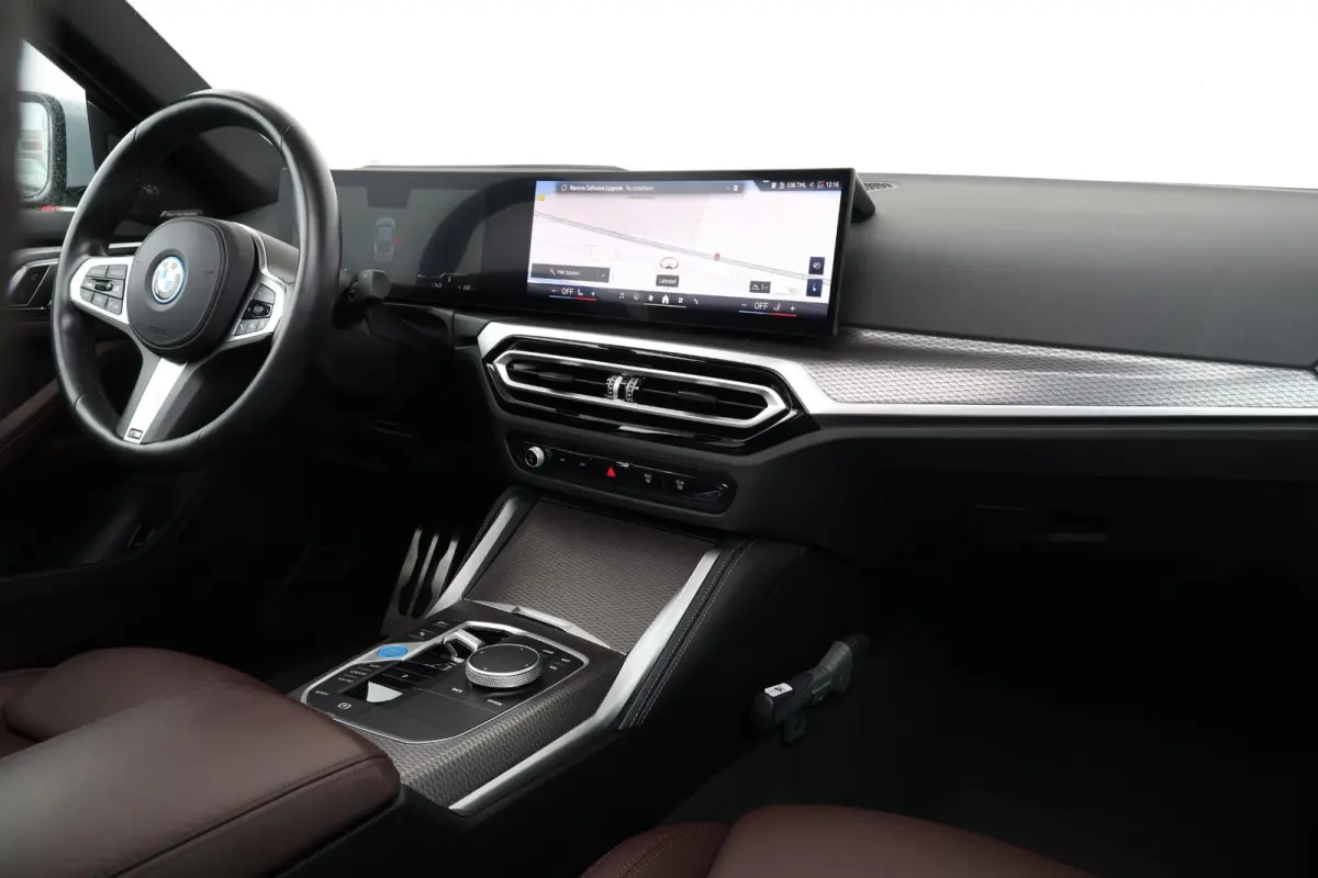 eDrive35 High Executive 70 kWh | SoH 99% | M-Sport Pakket | Achteruitrijcamera | Schuif/Kantel Dak | Harman Kardon | Active cruise | Trekhaak |