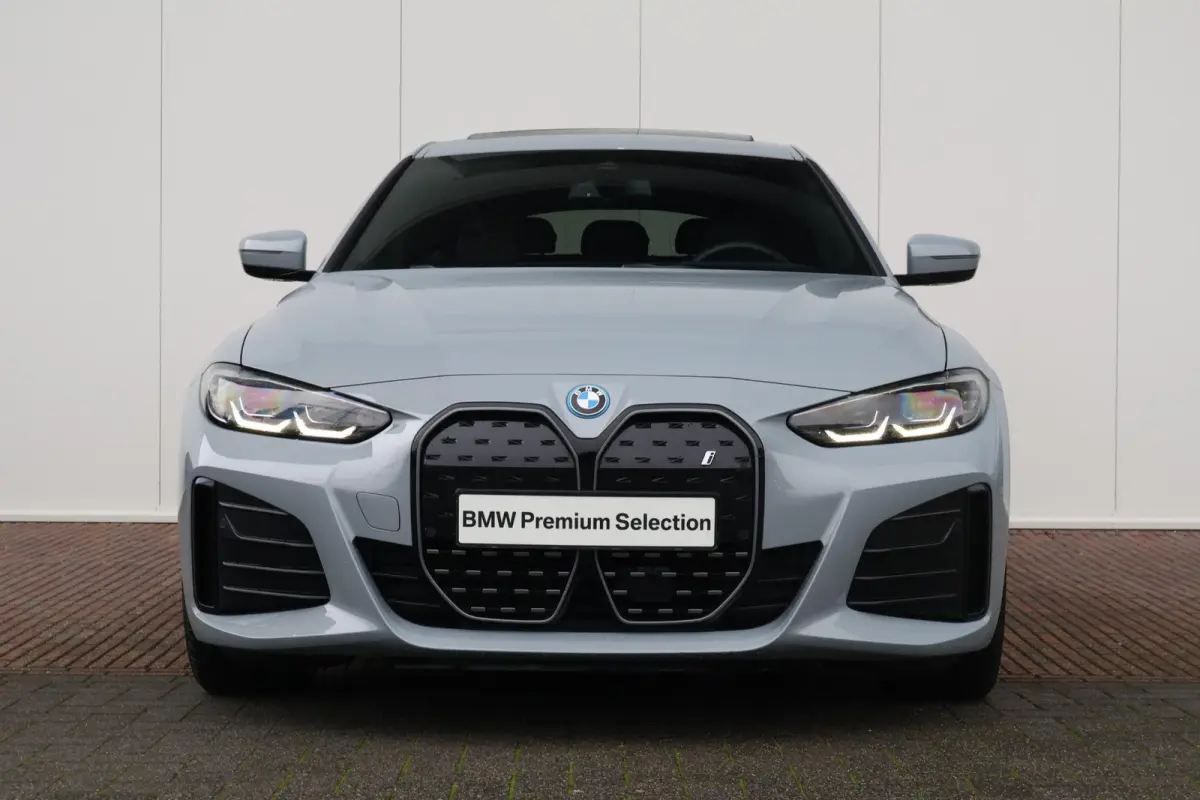 eDrive35 High Executive 70 kWh | SoH 99% | M-Sport Pakket | Achteruitrijcamera | Schuif/Kantel Dak | Harman Kardon | Active cruise | Trekhaak |