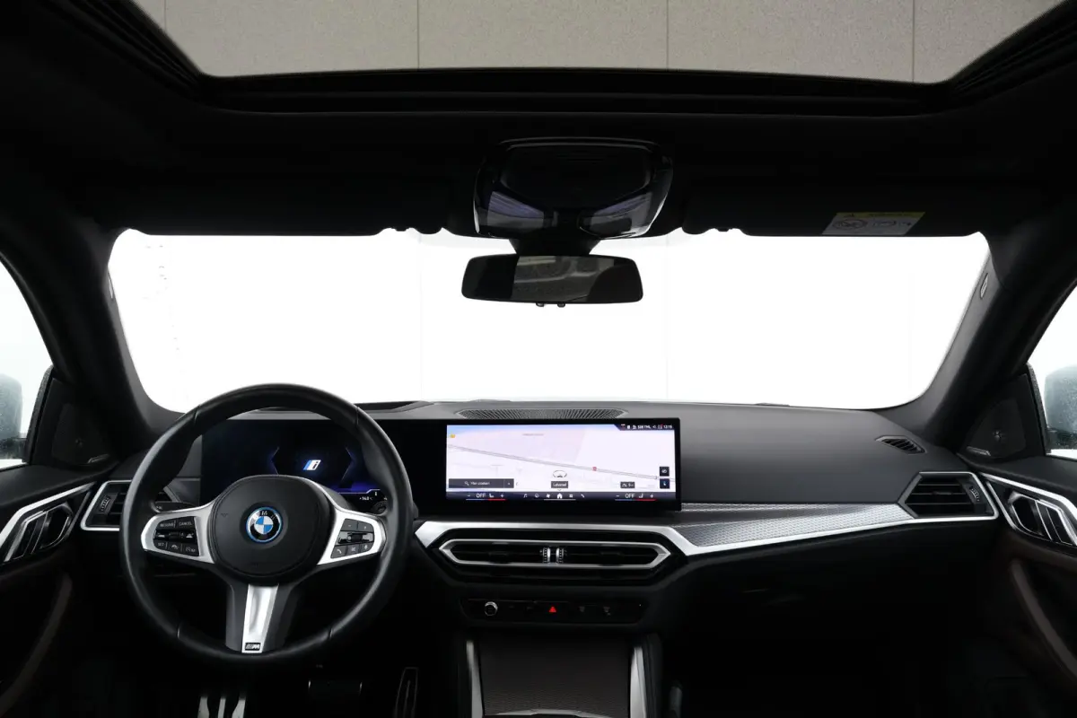 eDrive35 High Executive 70 kWh | SoH 99% | M-Sport Pakket | Achteruitrijcamera | Schuif/Kantel Dak | Harman Kardon | Active cruise | Trekhaak |