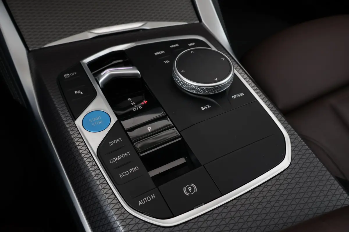 eDrive35 High Executive 70 kWh | SoH 99% | M-Sport Pakket | Achteruitrijcamera | Schuif/Kantel Dak | Harman Kardon | Active cruise | Trekhaak |