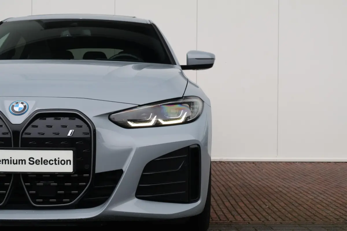 eDrive35 High Executive 70 kWh | SoH 99% | M-Sport Pakket | Achteruitrijcamera | Schuif/Kantel Dak | Harman Kardon | Active cruise | Trekhaak |