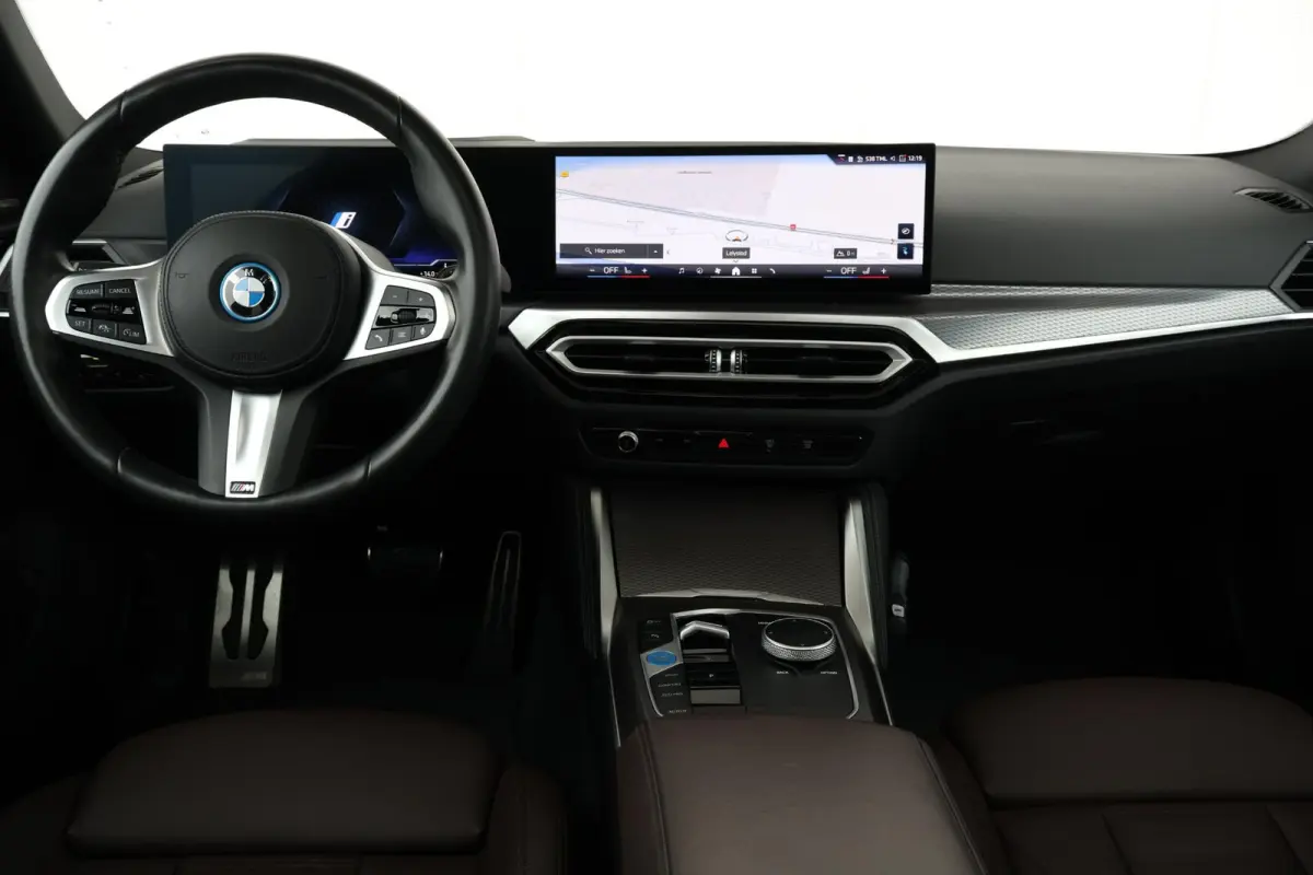 eDrive35 High Executive 70 kWh | SoH 99% | M-Sport Pakket | Achteruitrijcamera | Schuif/Kantel Dak | Harman Kardon | Active cruise | Trekhaak |