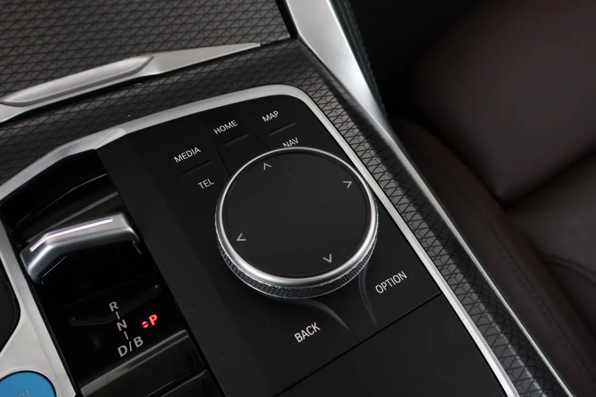 eDrive35 High Executive 70 kWh | SoH 99% | M-Sport Pakket | Achteruitrijcamera | Schuif/Kantel Dak | Harman Kardon | Active cruise | Trekhaak |