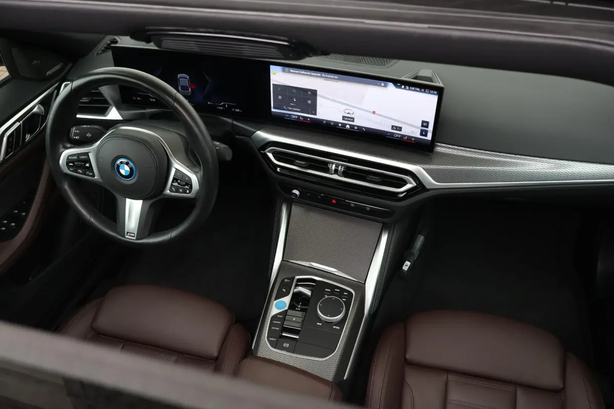 eDrive35 High Executive 70 kWh | SoH 99% | M-Sport Pakket | Achteruitrijcamera | Schuif/Kantel Dak | Harman Kardon | Active cruise | Trekhaak |