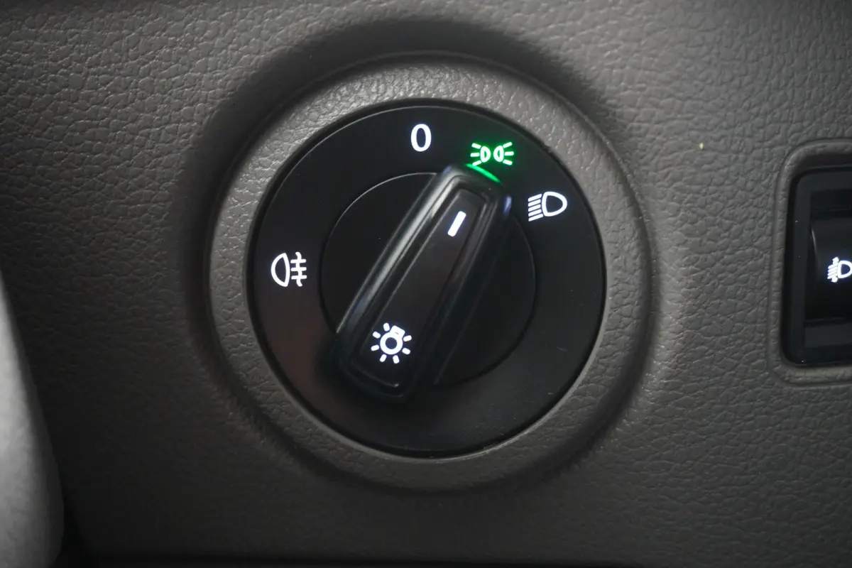 2.0 TDI 140PK L3H3 EURO 6 - Airco - Radio - Cruise - €16.900,- Excl.