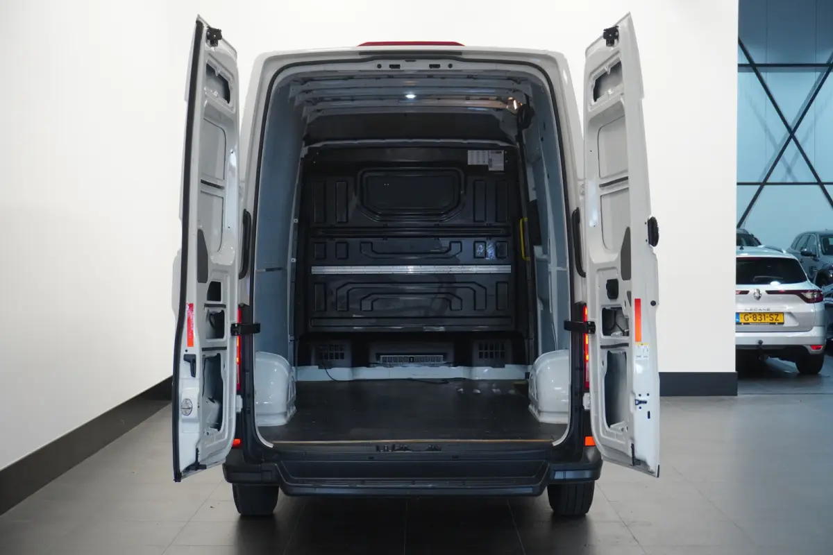 2.0 TDI 140PK L3H3 EURO 6 - Airco - Radio - Cruise - €16.900,- Excl.