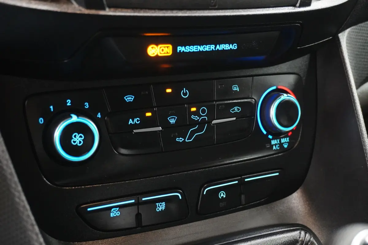 1.5 EcoBlue 100PK EURO 6 Airco - Cruise - Trekhaak - €10.950,- Excl.