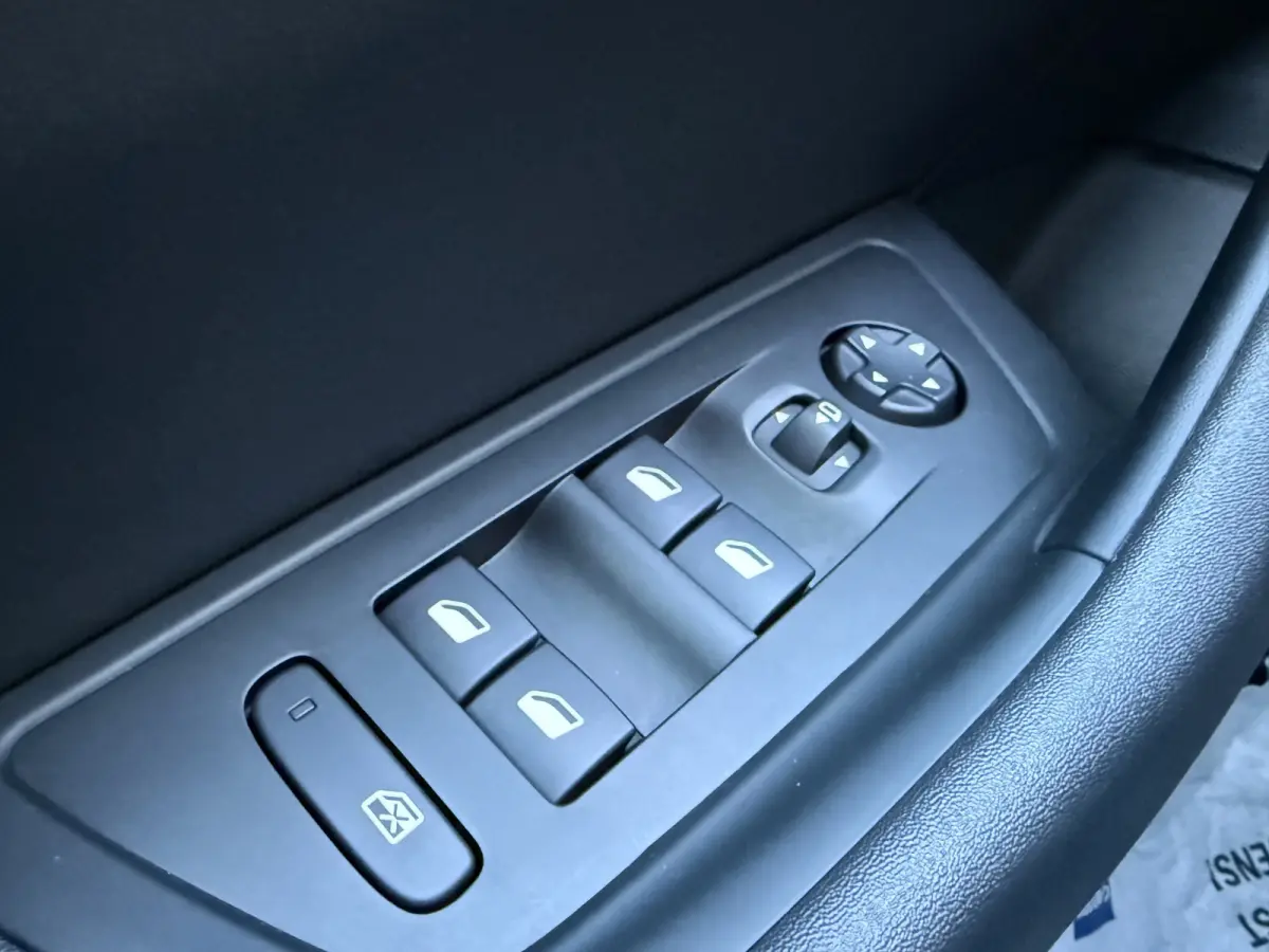 BWJ 2023 1.2 131 PK PureTech Allure Pack Business | AUTOMAAT | ADAPTIVE CRUISE | FULL LED | HALF LEER | KEYLESS | 360 CAMERA | CARPLAY + ANDROID | DAB | LMV | PDC