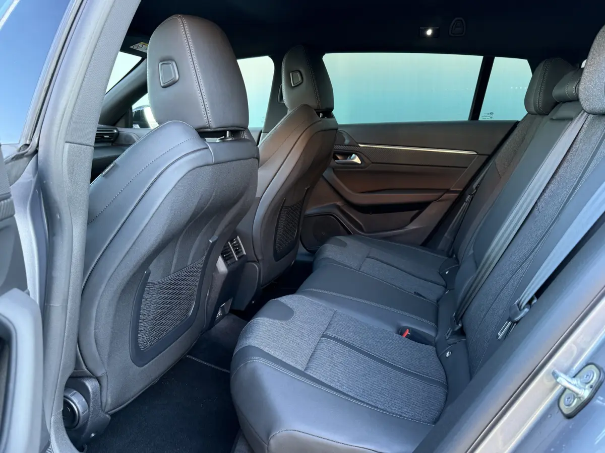 BWJ 2023 1.2 131 PK PureTech Allure Pack Business | AUTOMAAT | ADAPTIVE CRUISE | FULL LED | HALF LEER | KEYLESS | 360 CAMERA | CARPLAY + ANDROID | DAB | LMV | PDC