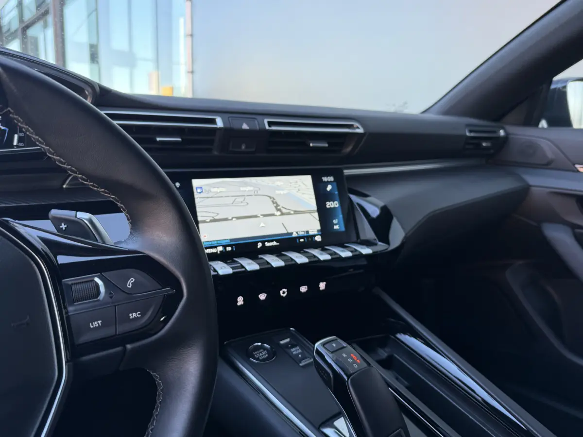 BWJ 2023 1.2 131 PK PureTech Allure Pack Business | AUTOMAAT | ADAPTIVE CRUISE | FULL LED | HALF LEER | KEYLESS | 360 CAMERA | CARPLAY + ANDROID | DAB | LMV | PDC