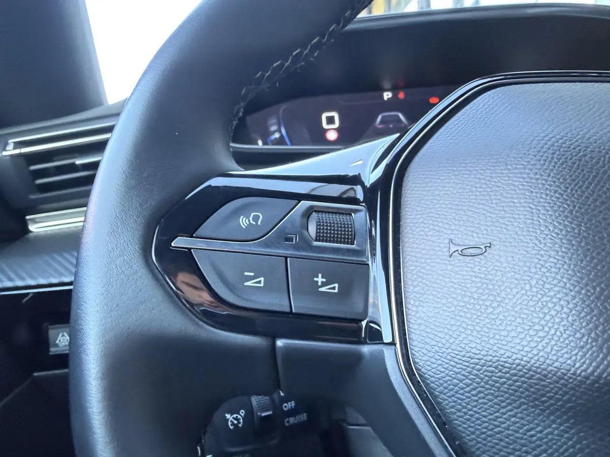 BWJ 2023 1.2 131 PK PureTech Allure Pack Business | AUTOMAAT | ADAPTIVE CRUISE | FULL LED | HALF LEER | KEYLESS | 360 CAMERA | CARPLAY + ANDROID | DAB | LMV | PDC