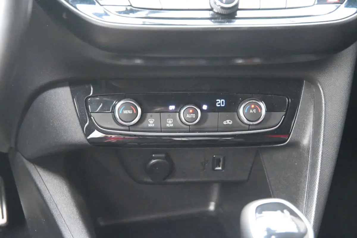 1.2 Turbo 100pk GS-line | Cruise Control | Navigatie | Airco | Achteruitrijcamera | Apple Carplay & Android Auto | Keyless Entry |