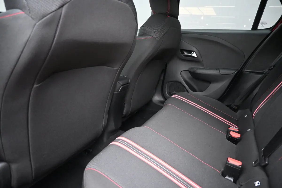 1.2 Turbo 100pk GS-line | Cruise Control | Navigatie | Airco | Achteruitrijcamera | Apple Carplay & Android Auto | Keyless Entry |