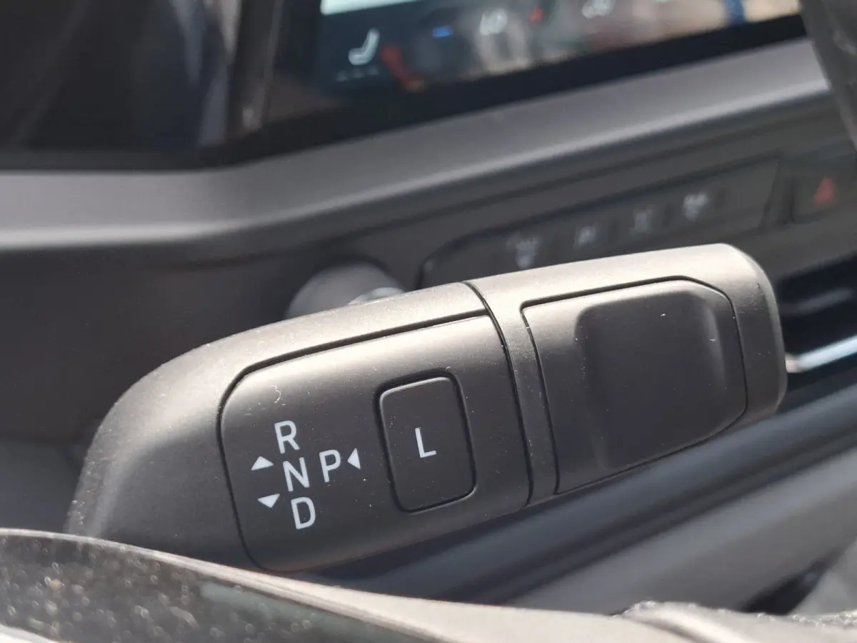 320 2.5 PHEV L2H1 Limited | Incl. BPM | NIEUW!! | Navigatie/Android/Apple Carplay | Cruise Control Adaptief | Voorstoelen/Voorruit Verwarmd | PDC Voor en Achter | Airco Automatisch | LED Kop