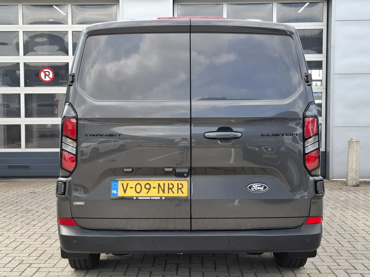 320 2.5 PHEV L2H1 Limited | Incl. BPM | NIEUW!! | Navigatie/Android/Apple Carplay | Cruise Control Adaptief | Voorstoelen/Voorruit Verwarmd | PDC Voor en Achter | Airco Automatisch | LED Kop