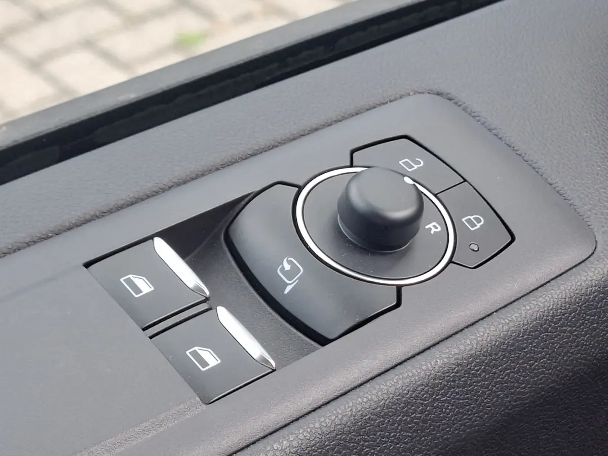 320 2.5 PHEV L2H1 Limited | Incl. BPM | NIEUW!! | Navigatie/Android/Apple Carplay | Cruise Control Adaptief | Voorstoelen/Voorruit Verwarmd | PDC Voor en Achter | Airco Automatisch | LED Kop