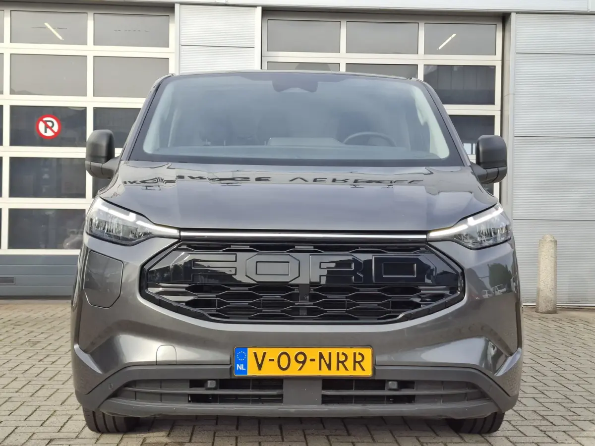 320 2.5 PHEV L2H1 Limited | Incl. BPM | NIEUW!! | Navigatie/Android/Apple Carplay | Cruise Control Adaptief | Voorstoelen/Voorruit Verwarmd | PDC Voor en Achter | Airco Automatisch | LED Kop