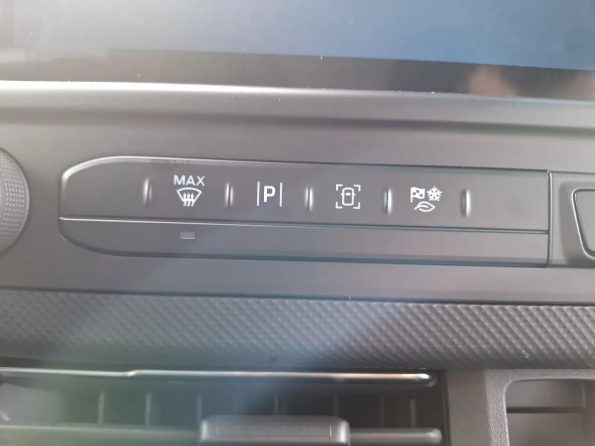 320 2.5 PHEV L2H1 Limited | Incl. BPM | NIEUW!! | Navigatie/Android/Apple Carplay | Cruise Control Adaptief | Voorstoelen/Voorruit Verwarmd | PDC Voor en Achter | Airco Automatisch | LED Kop