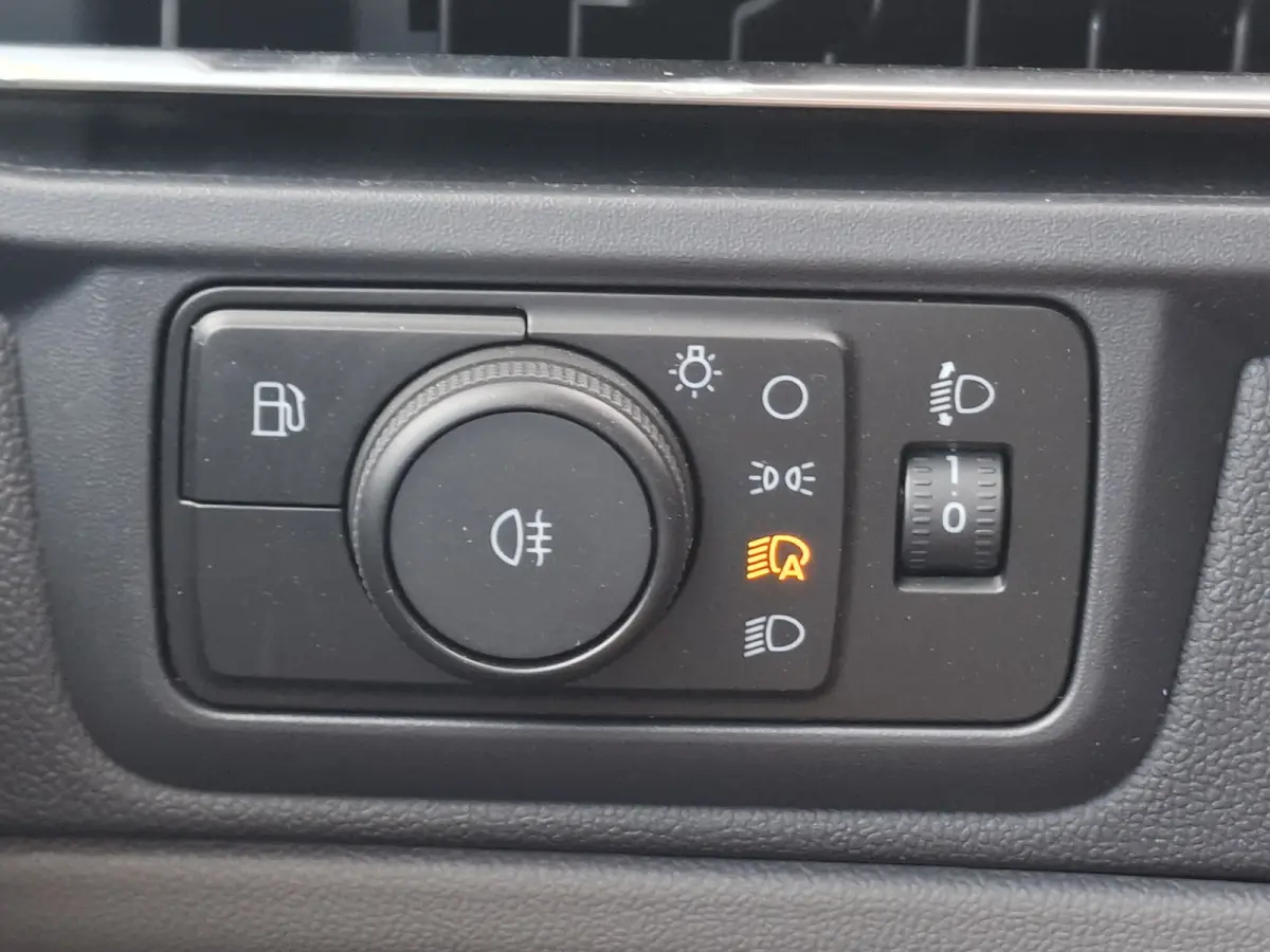320 2.5 PHEV L2H1 Limited | Incl. BPM | NIEUW!! | Navigatie/Android/Apple Carplay | Cruise Control Adaptief | Voorstoelen/Voorruit Verwarmd | PDC Voor en Achter | Airco Automatisch | LED Kop