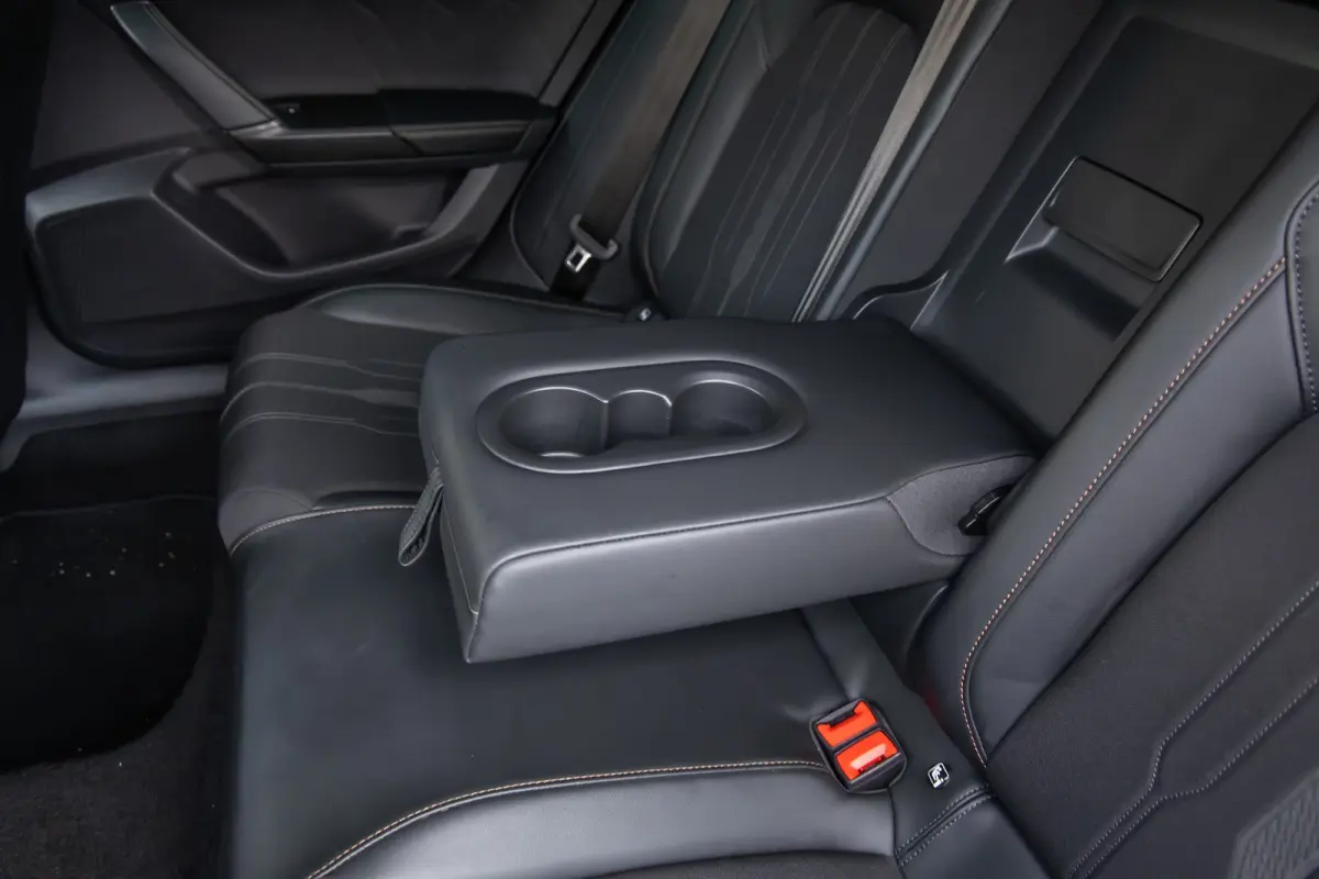 1.5 TSI Business Edition | Apple Carplay/Android Auto | Achteruitrijcamera | Stoel- Stuurverwarming | Keyless | Cruise control adaptief | Achteruitrijcamera | Airco (automatisch) | Apple Car