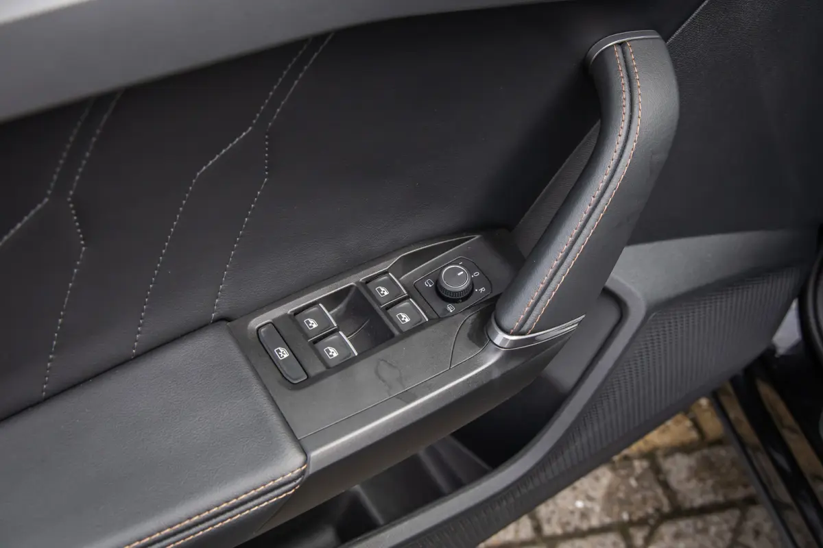 1.5 TSI Business Edition | Apple Carplay/Android Auto | Achteruitrijcamera | Stoel- Stuurverwarming | Keyless | Cruise control adaptief | Achteruitrijcamera | Airco (automatisch) | Apple Car