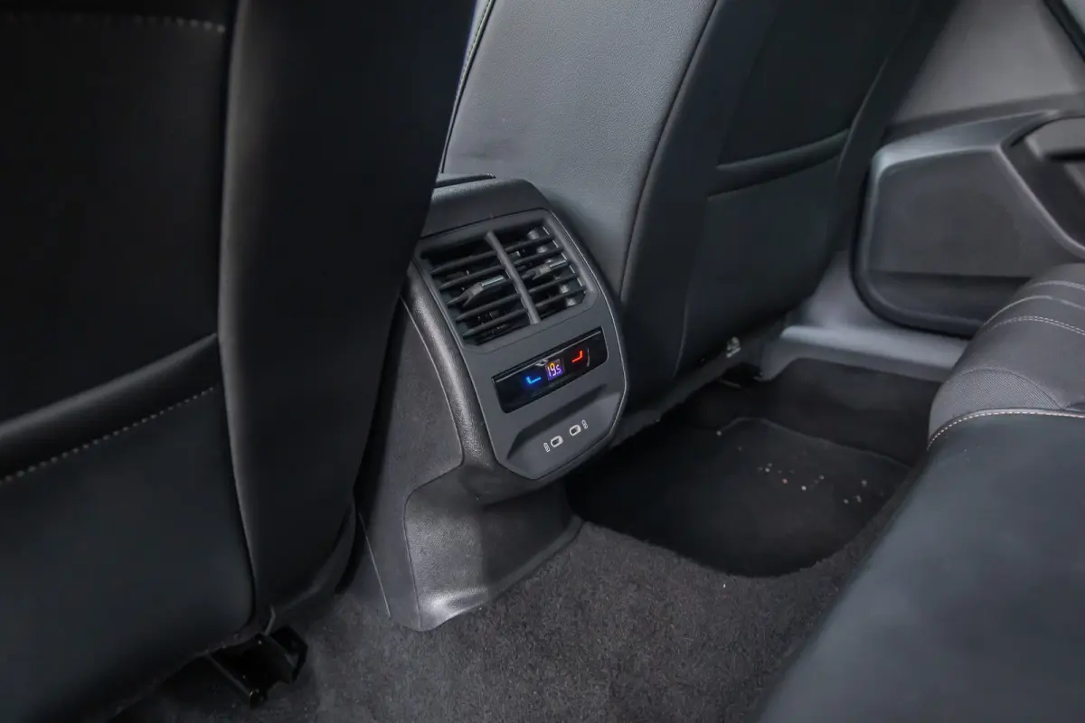 1.5 TSI Business Edition | Apple Carplay/Android Auto | Achteruitrijcamera | Stoel- Stuurverwarming | Keyless | Cruise control adaptief | Achteruitrijcamera | Airco (automatisch) | Apple Car