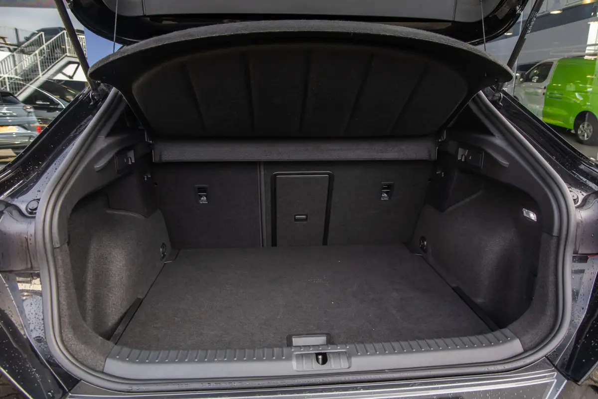 1.5 TSI Business Edition | Apple Carplay/Android Auto | Achteruitrijcamera | Stoel- Stuurverwarming | Keyless | Cruise control adaptief | Achteruitrijcamera | Airco (automatisch) | Apple Car