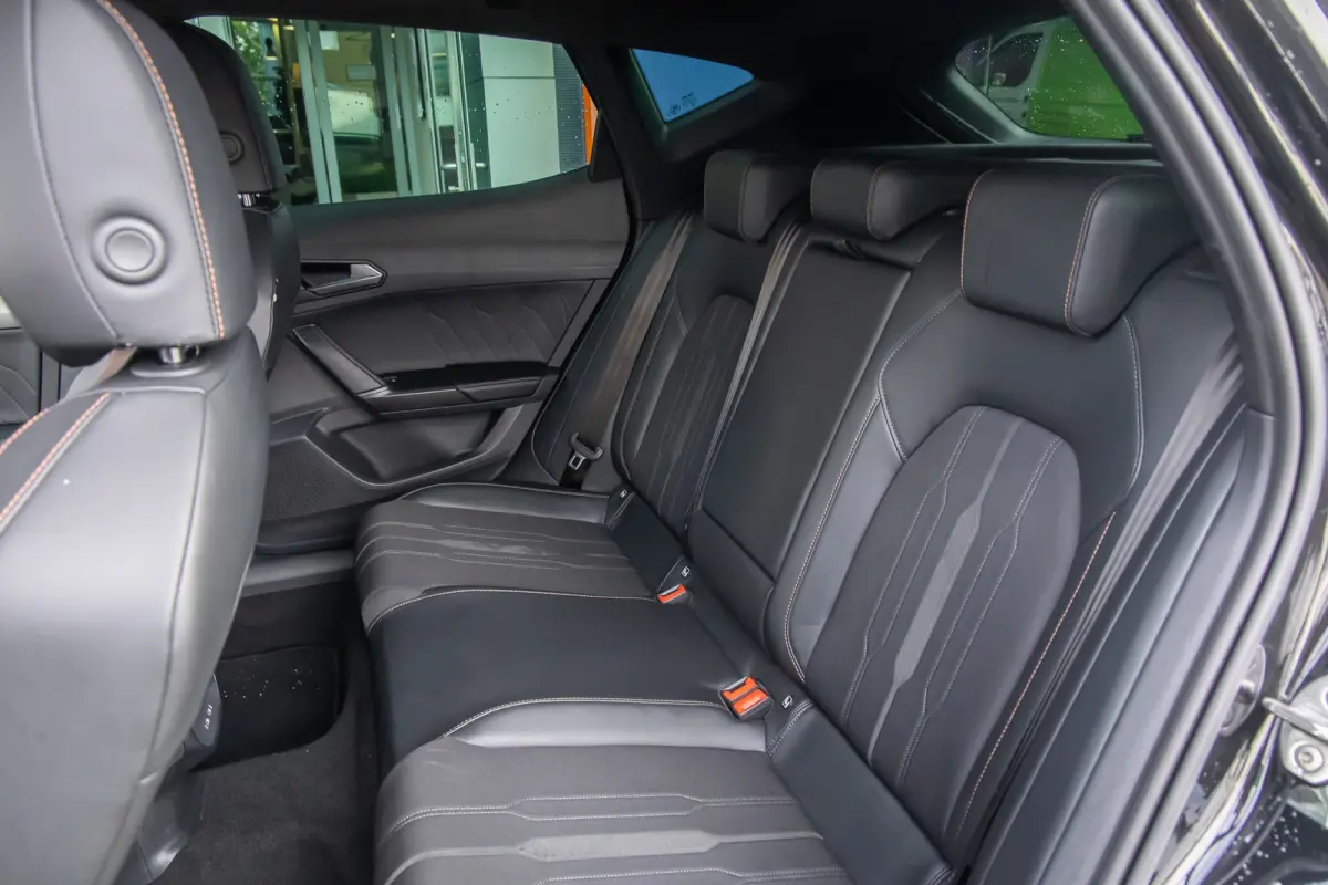 1.5 TSI Business Edition | Apple Carplay/Android Auto | Achteruitrijcamera | Stoel- Stuurverwarming | Keyless | Cruise control adaptief | Achteruitrijcamera | Airco (automatisch) | Apple Car