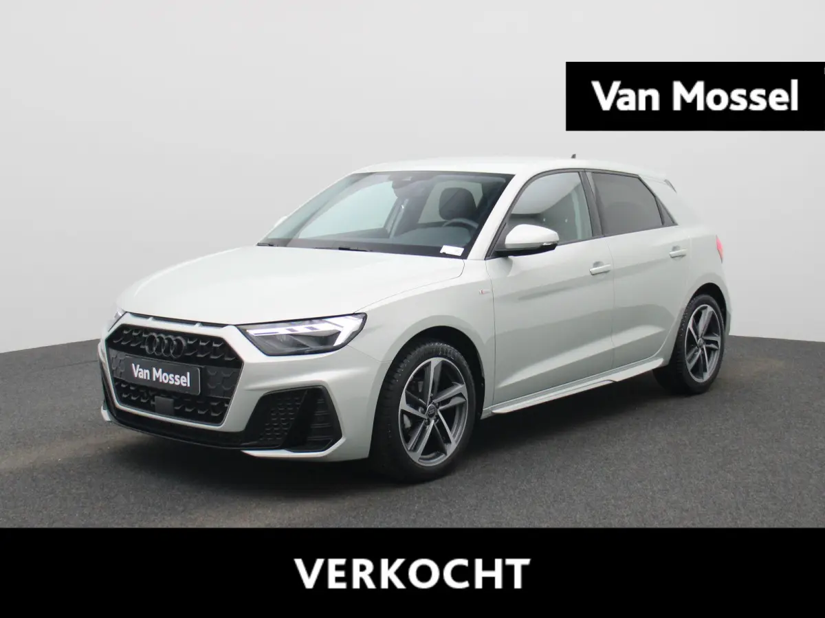 25 TFSI S edition l Adaptive cruise control l Climate control l Dodehoekdetectie l Stoelverwarming l Navigatie l Audi smartphone interface l Privacy glas l Optiekpakket zwart plus l Ledkopla