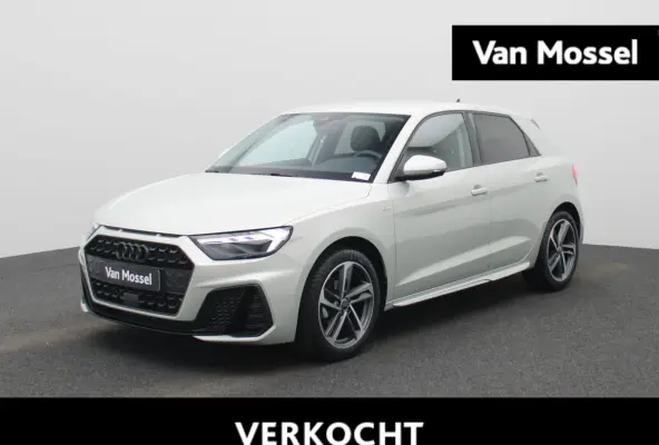 25 TFSI S edition l Adaptive cruise control l Climate control l Dodehoekdetectie l Stoelverwarming l Navigatie l Audi smartphone interface l Privacy glas l Optiekpakket zwart plus l Ledkopla