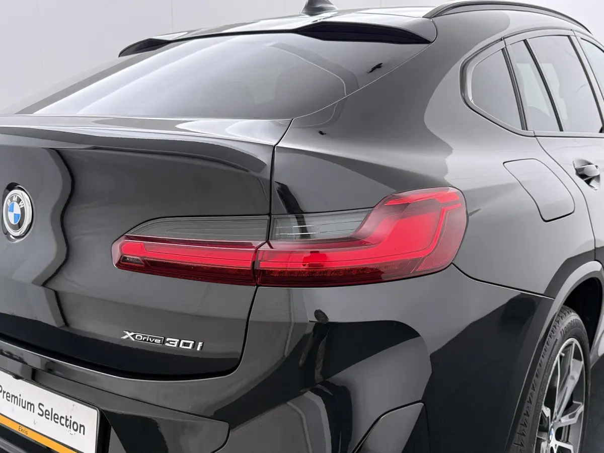 xDrive30i | Driving Assistant Profesional | HIFI luidsprekersysteem | Trekhaak | Schuif/kantel-dak | Laserlicht | Head-up display |